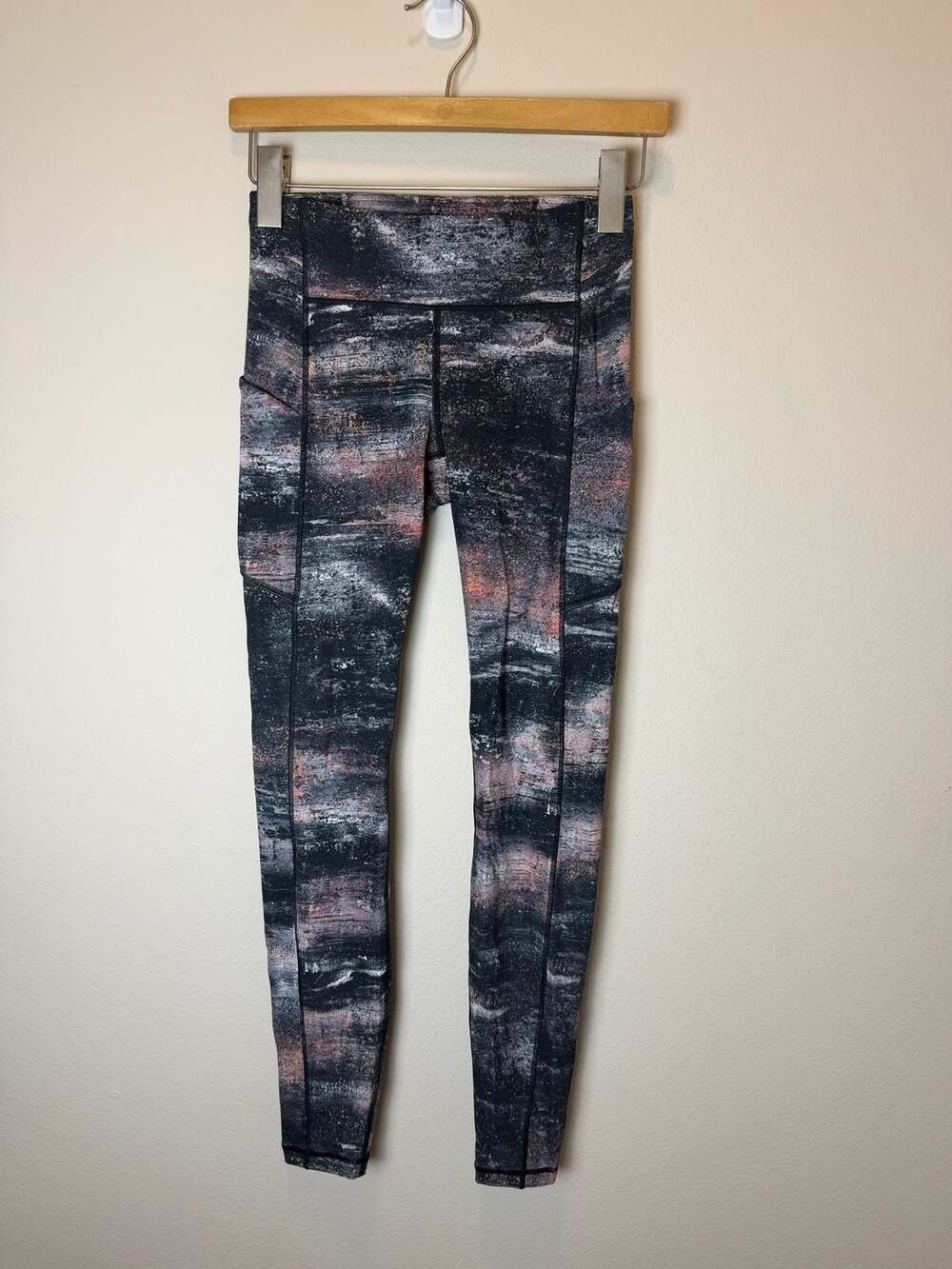 Lululemon Speed Up Tight Size 4 Multi Azurite Poppy Print Athletic Leggings